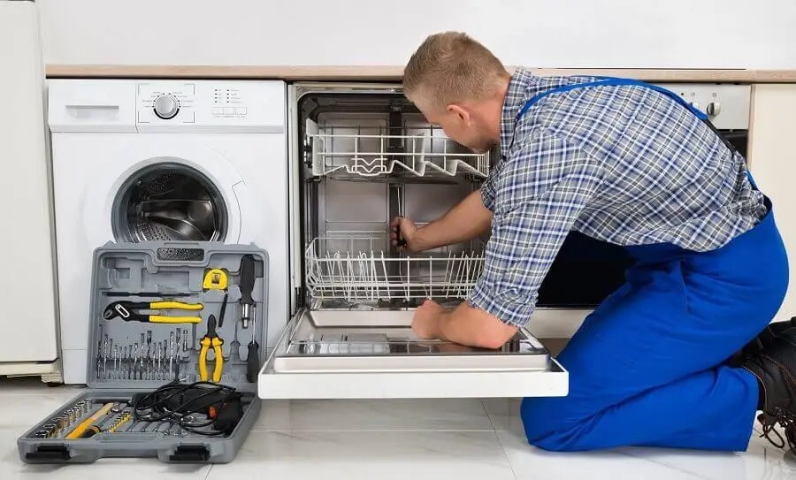 Beypazarı Protherm servisi teknisyen ekibi beyaz eşya tamiri yaparken